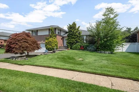 38 Birchwood Park Drive Syosset NY 11791