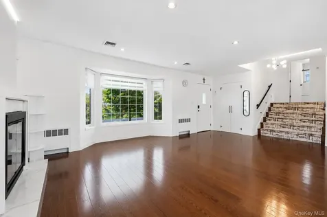 38 Birchwood Park Drive Syosset NY 11791