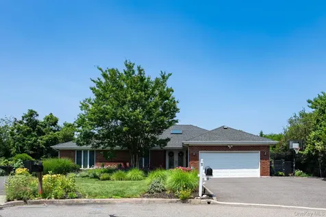 5 High Court Bayville NY 11709