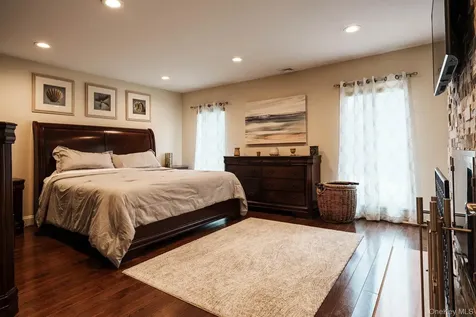 5 High Court Bayville NY 11709