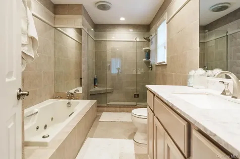 5 High Court Bayville NY 11709