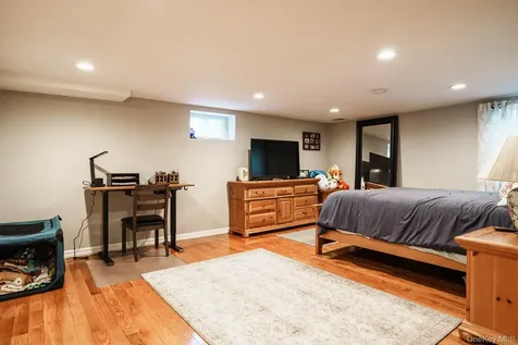 5 High Court Bayville NY 11709