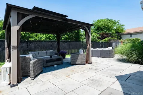 5 High Court Bayville NY 11709