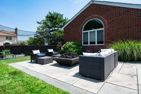 5 High Court Bayville NY 11709