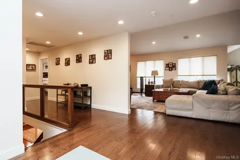 5 High Court Bayville NY 11709