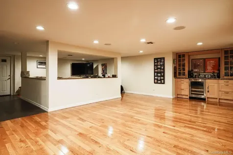 5 High Court Bayville NY 11709