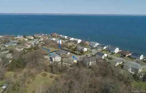 5 High Court Bayville NY 11709