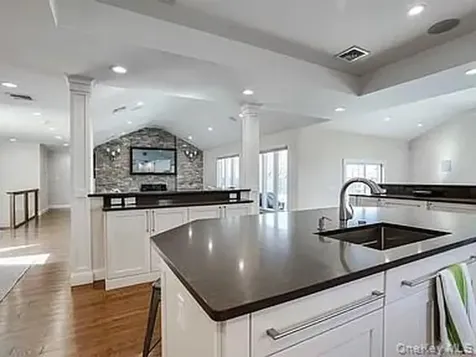 5 High Court Bayville NY 11709