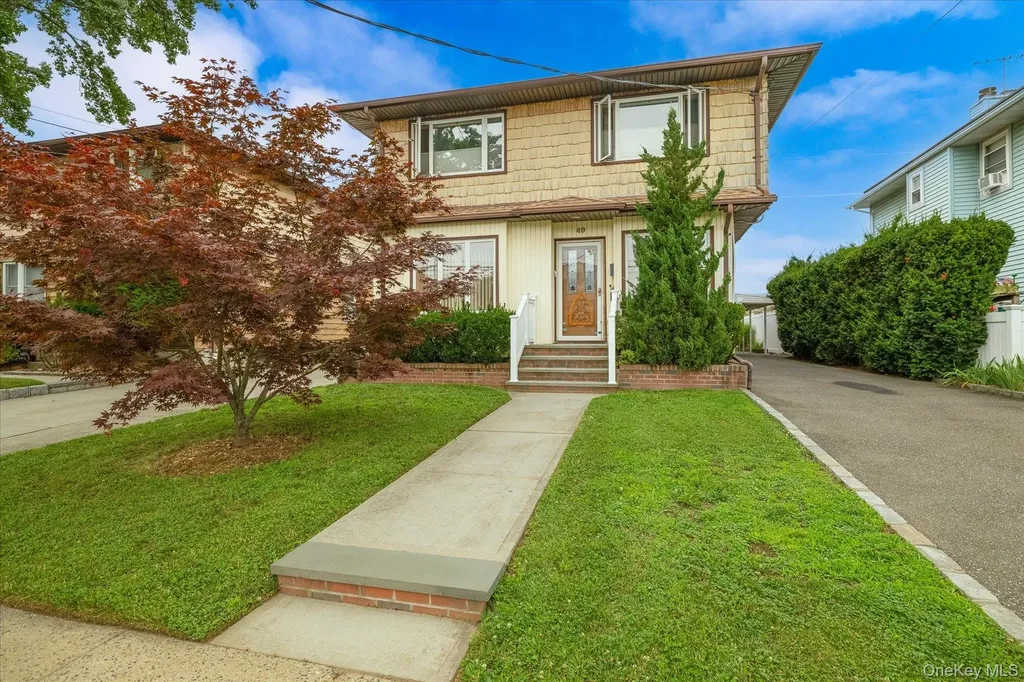 49 Roosevelt Court Westbury NY 11590