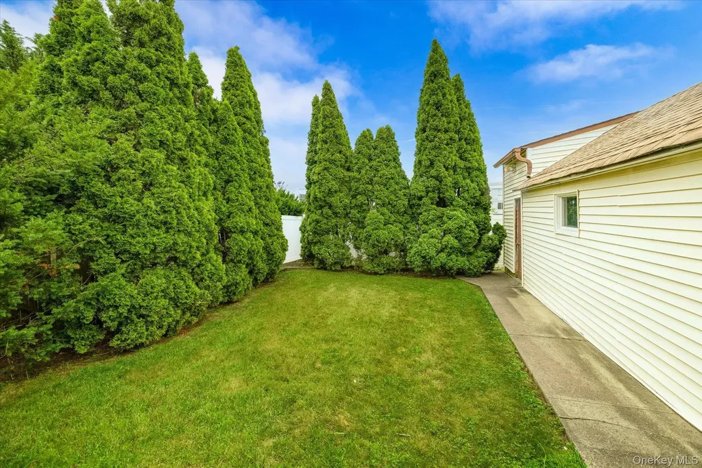 49 Roosevelt Court Westbury NY 11590