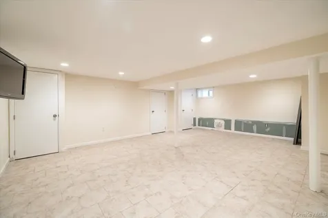 49 Roosevelt Court Westbury NY 11590