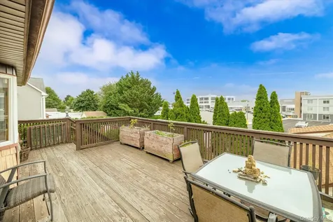 49 Roosevelt Court Westbury NY 11590