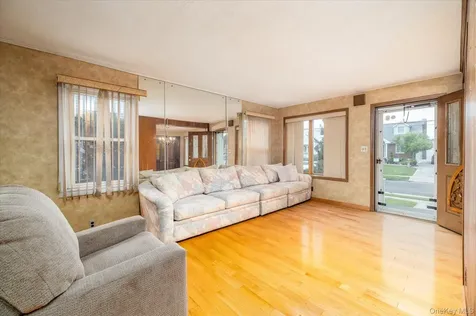 49 Roosevelt Court Westbury NY 11590
