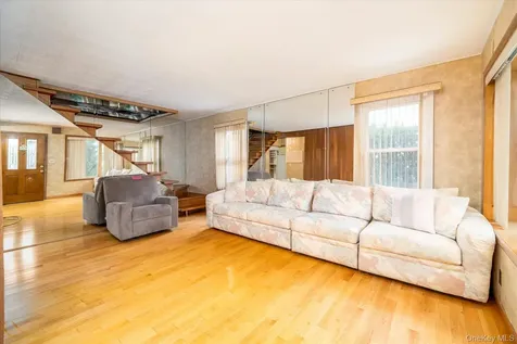 49 Roosevelt Court Westbury NY 11590