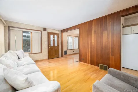 49 Roosevelt Court Westbury NY 11590