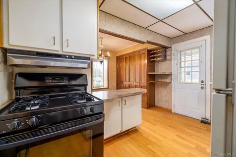 49 Roosevelt Court Westbury NY 11590