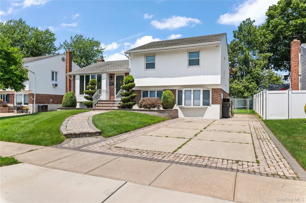 3951 Bernice Road Seaford NY 11783