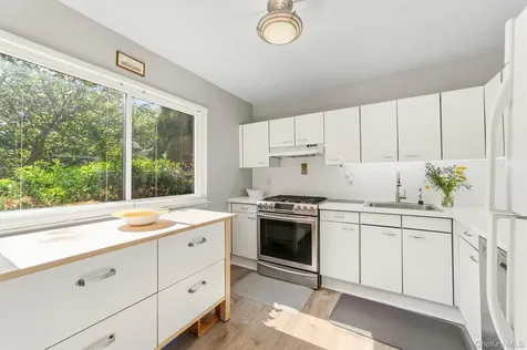 1103 Hunters Run Dobbs Ferry NY 10522