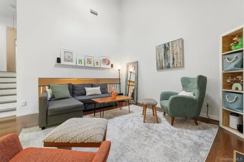 1103 Hunters Run Dobbs Ferry NY 10522