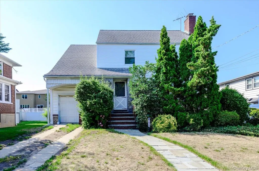1080 Roselle Place Woodmere NY 11598