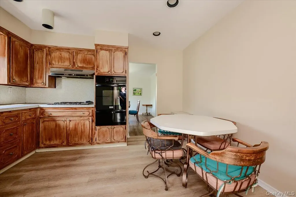 1080 Roselle Place Woodmere NY 11598