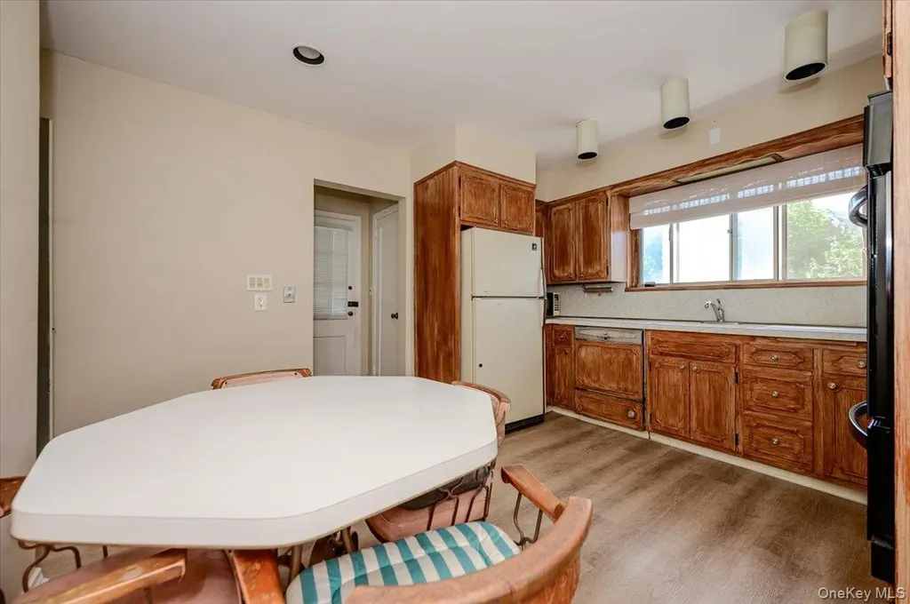 1080 Roselle Place Woodmere NY 11598