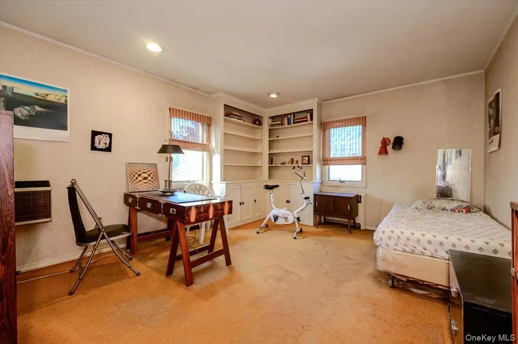 1080 Roselle Place Woodmere NY 11598