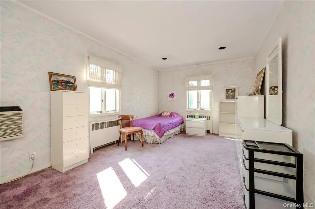 1080 Roselle Place Woodmere NY 11598