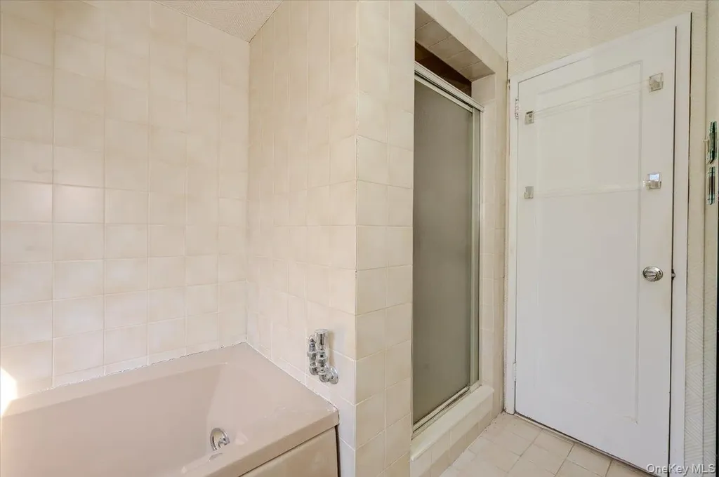 1080 Roselle Place Woodmere NY 11598