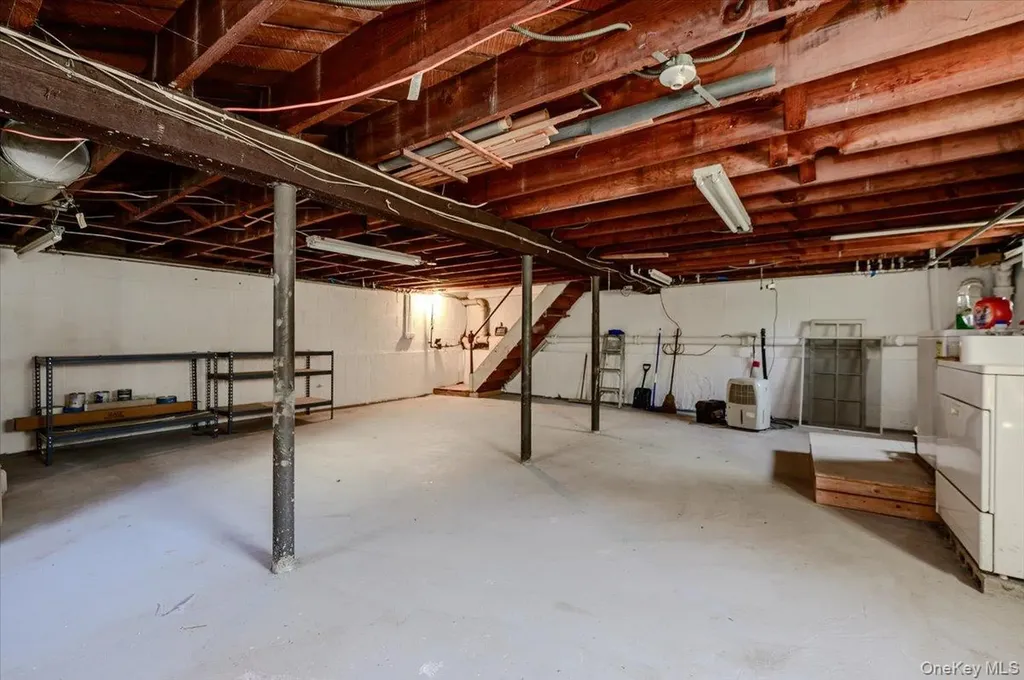 1080 Roselle Place Woodmere NY 11598