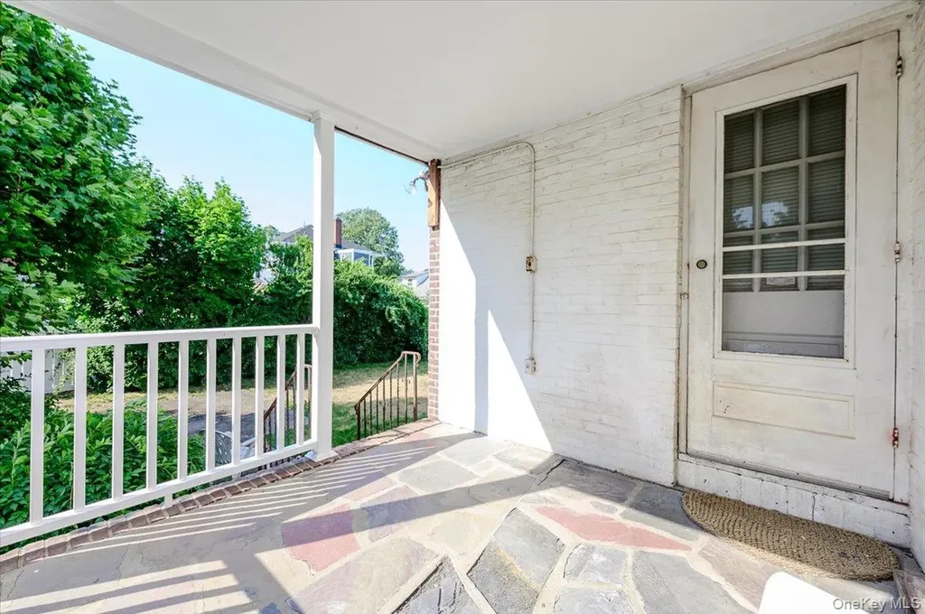 1080 Roselle Place Woodmere NY 11598