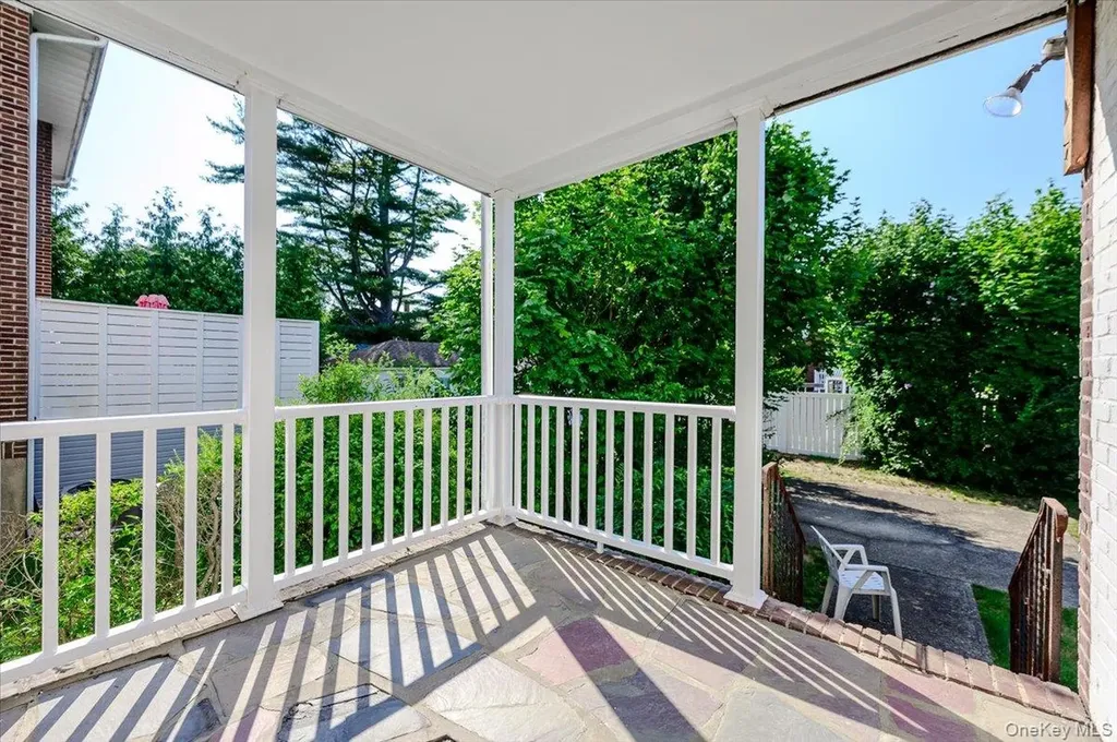 1080 Roselle Place Woodmere NY 11598