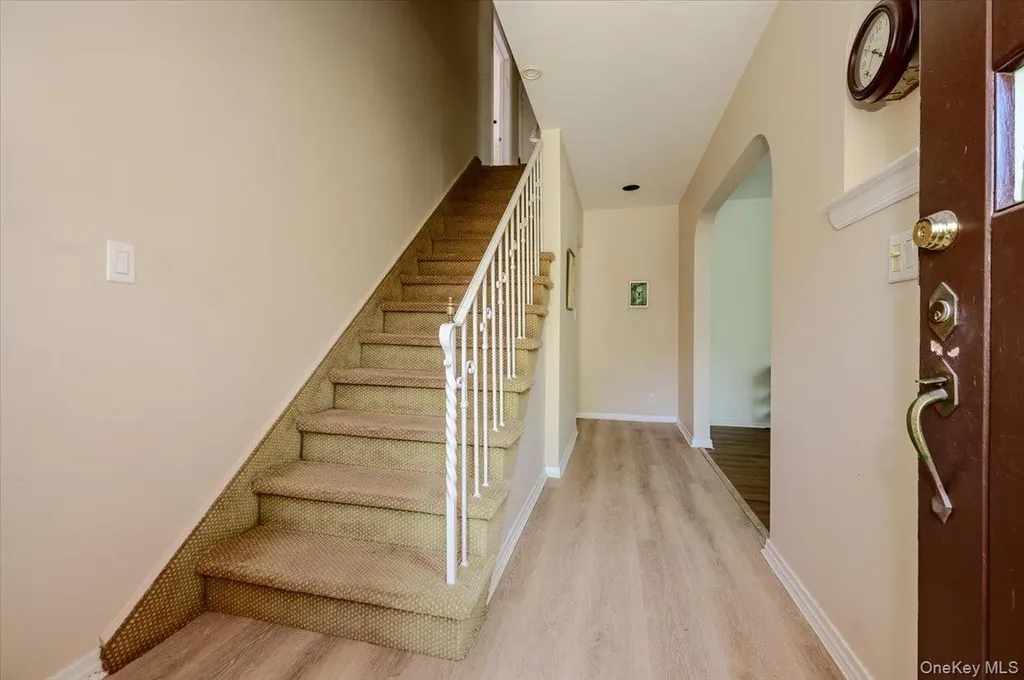 1080 Roselle Place Woodmere NY 11598