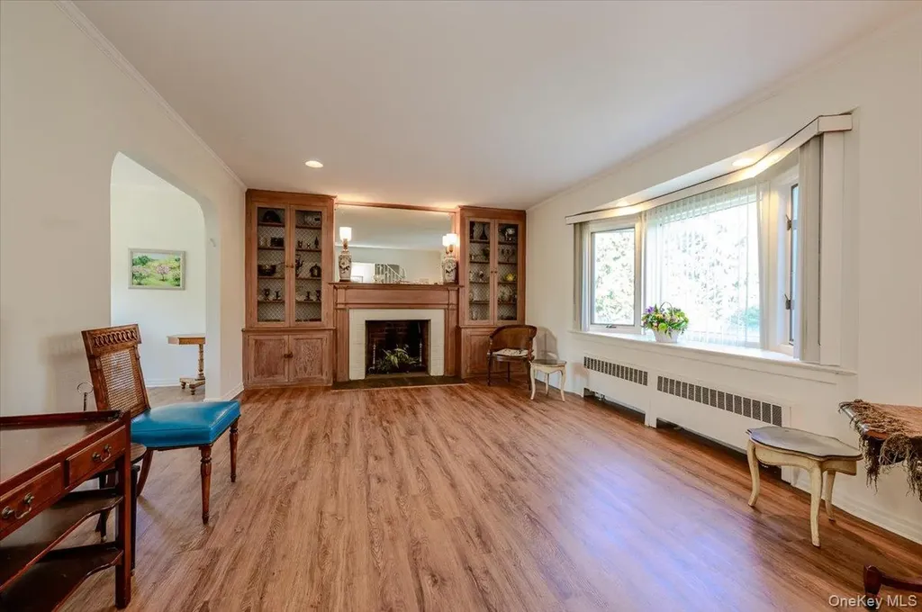 1080 Roselle Place Woodmere NY 11598