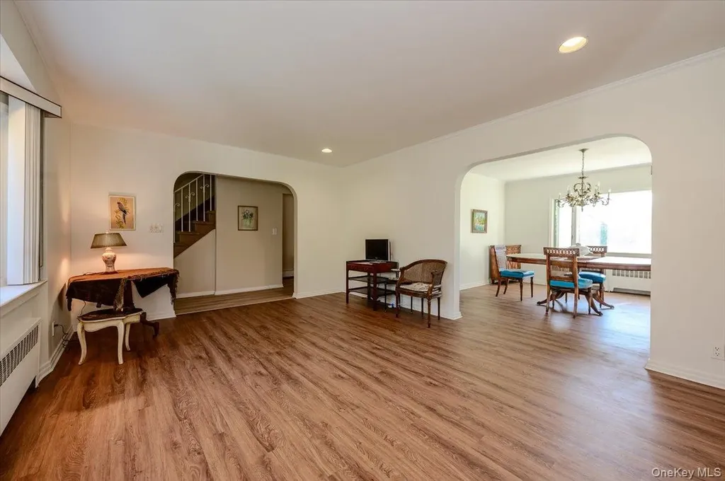 1080 Roselle Place Woodmere NY 11598