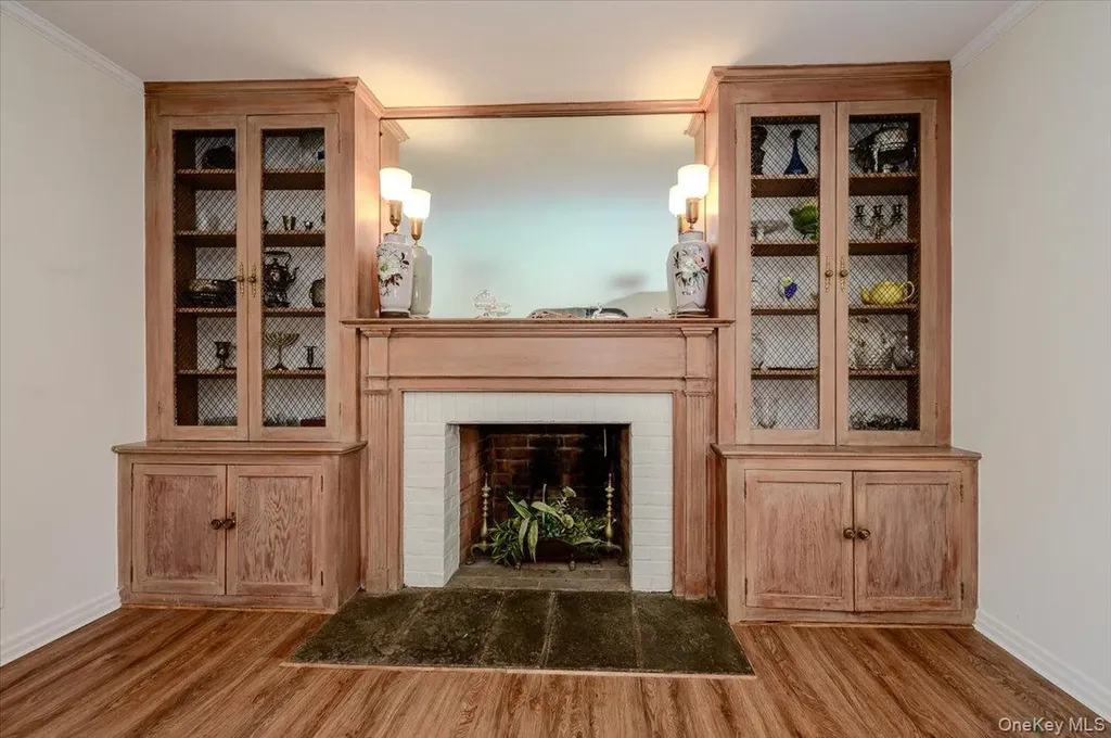 1080 Roselle Place Woodmere NY 11598