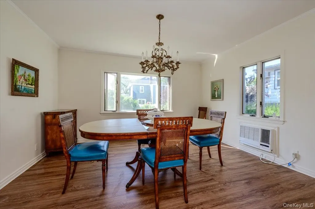 1080 Roselle Place Woodmere NY 11598