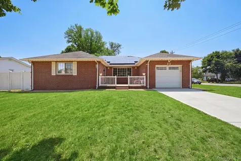 32 Lake Avenue Deer Park NY 11729