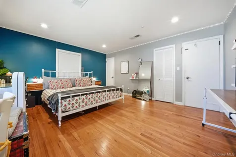32 Lake Avenue Deer Park NY 11729
