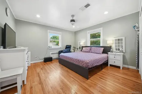 32 Lake Avenue Deer Park NY 11729