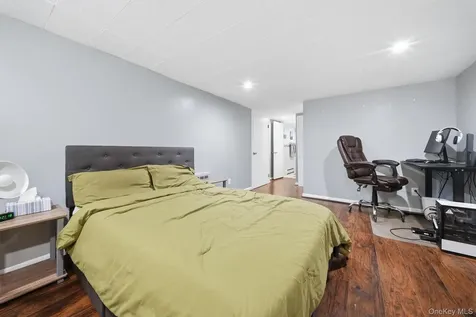 32 Lake Avenue Deer Park NY 11729