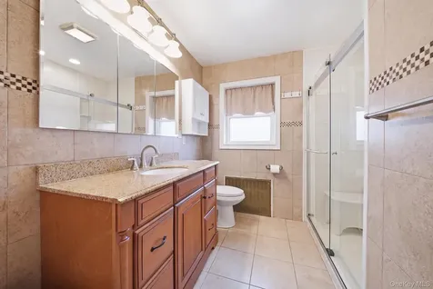 32 Lake Avenue Deer Park NY 11729
