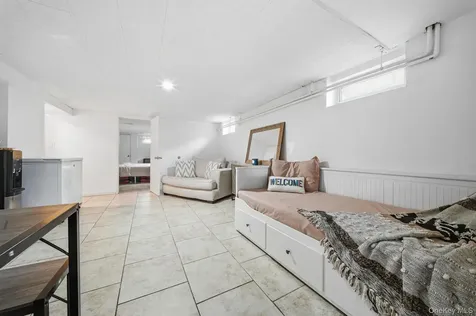 32 Lake Avenue Deer Park NY 11729