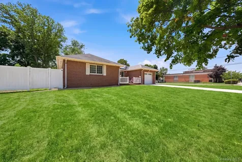 32 Lake Avenue Deer Park NY 11729