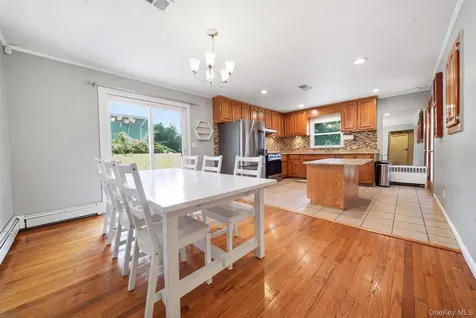 32 Lake Avenue Deer Park NY 11729
