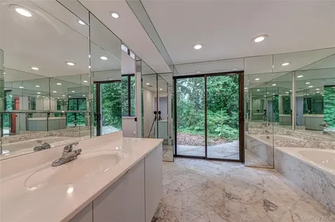 3 South Run Cold Spring Harbor NY 11724