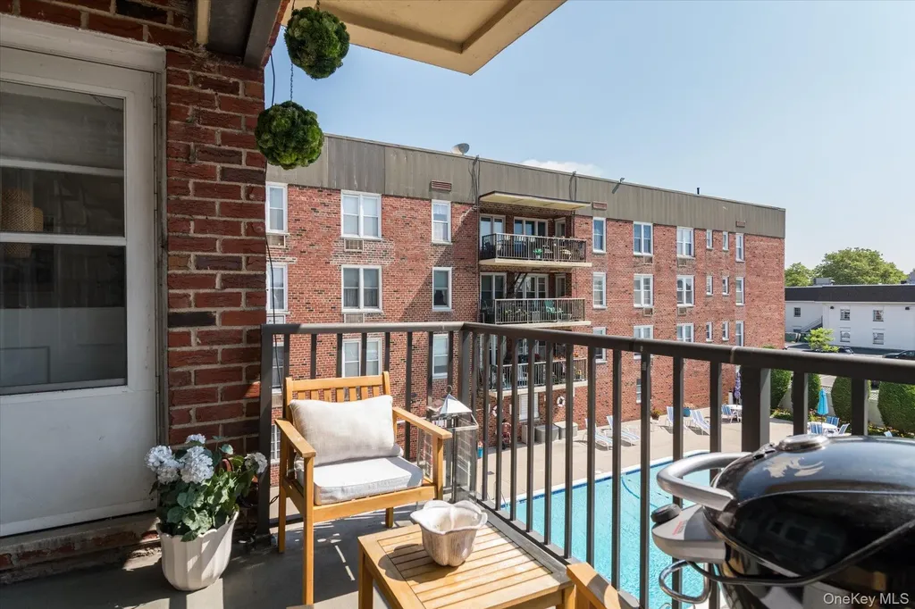 60 Hempstead Avenue Lynbrook NY 11563