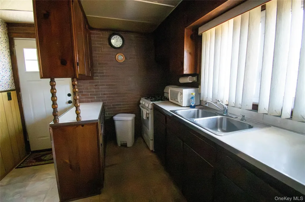 2415 Gale Avenue Baldwin NY 11510