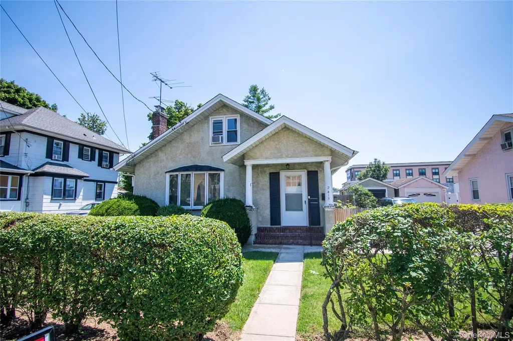 2415 Gale Avenue Baldwin NY 11510