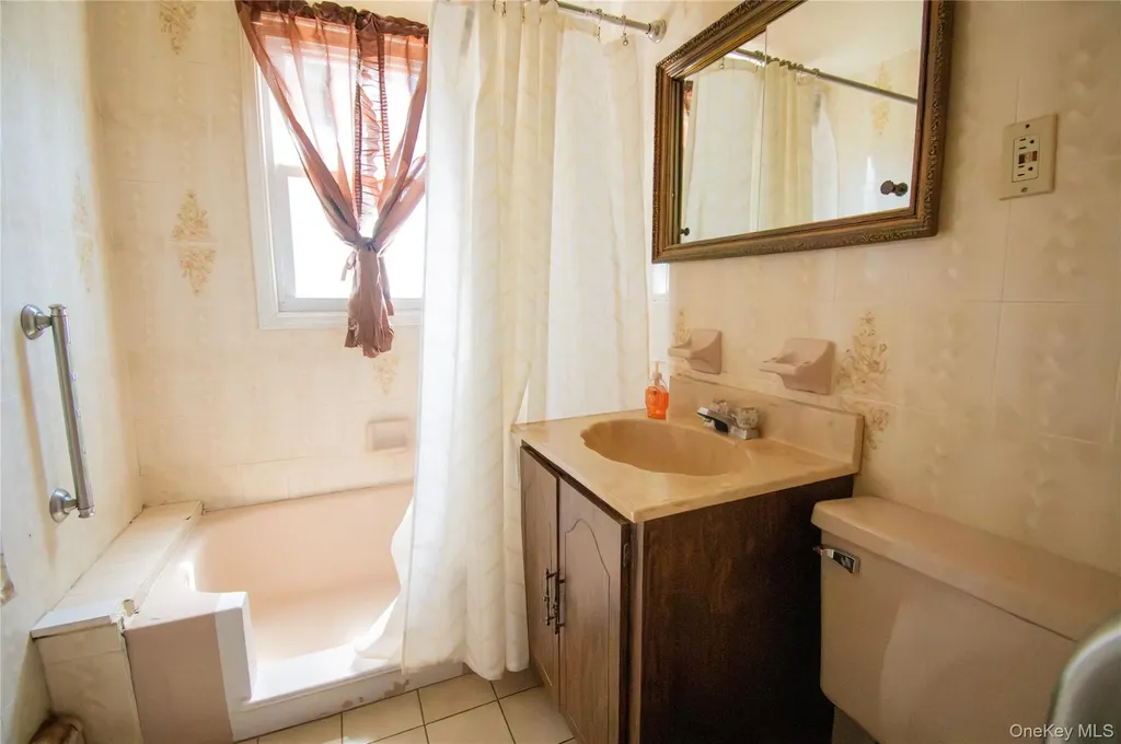 2415 Gale Avenue Baldwin NY 11510
